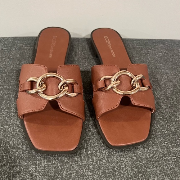 BCBGeneration Brown Leather sandals with Chain Detail/size 6 - Picture 3 of 11